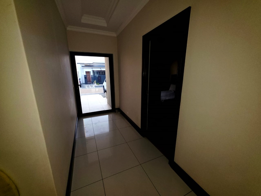 6 Bedroom Property for Sale in Sandown Western Cape